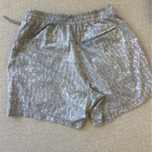 Mens grey pattern lululemon shorts!